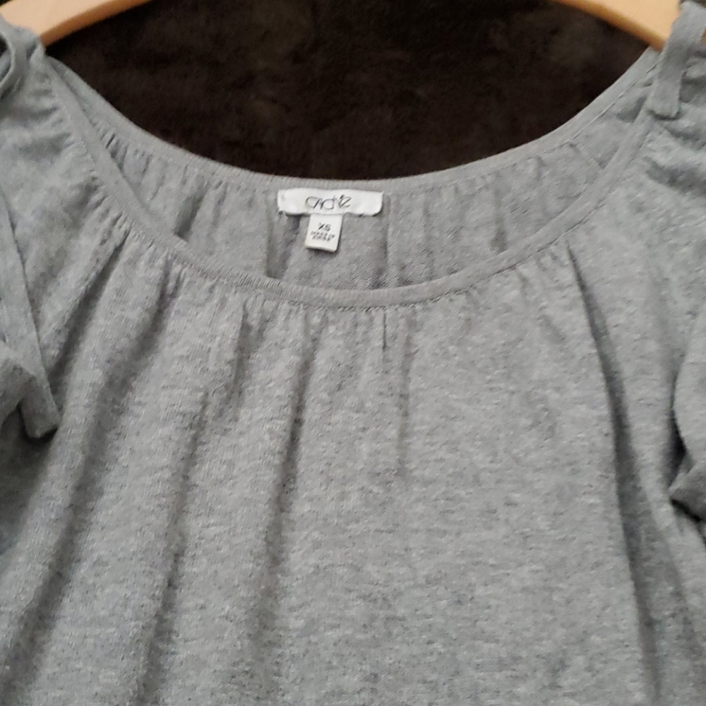 Cache Cold Shoulder Sweater - Picture 6 of 7